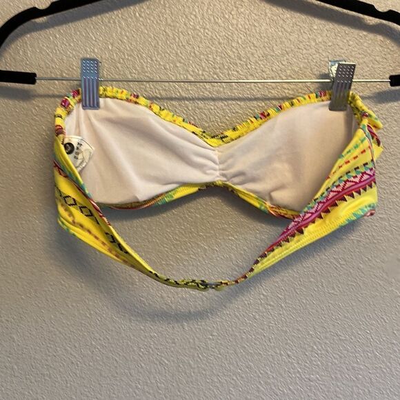 Roxy- yellow ruffle bandeau bikini top- Size large - Picture 3 of 7